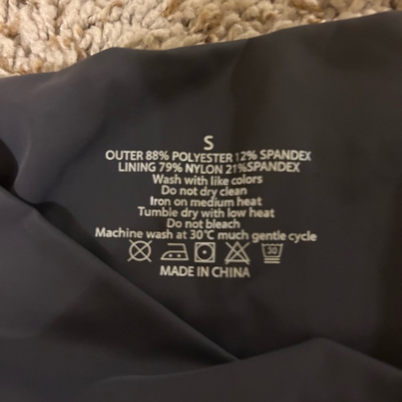 Gray flowy shorts - Picture 2 of 3